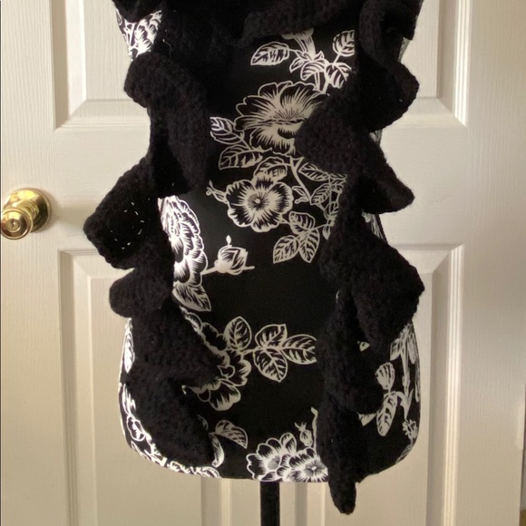 Scarf - Ruffled - Picture 2 of 6